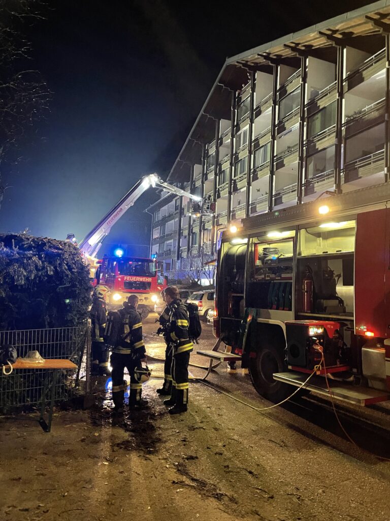 Mehr über den Artikel erfahren Wohnungsbrand im Hocheck