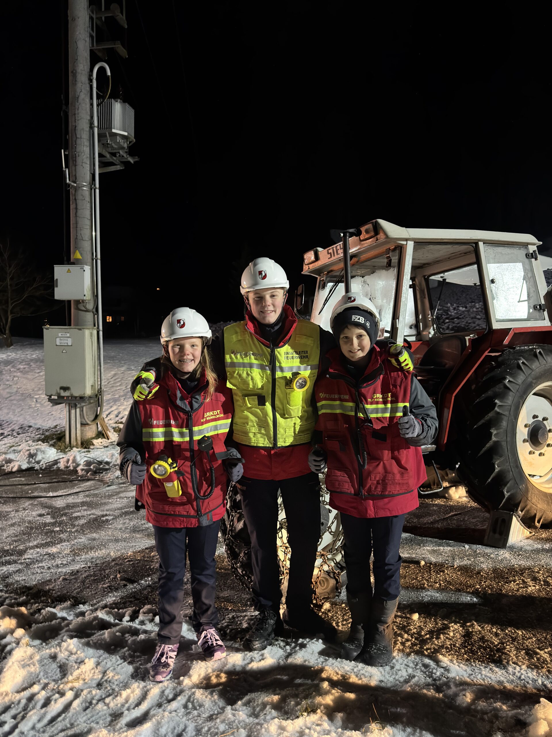 Mehr über den Artikel erfahren Feuerwehrjugend übt Traktorbergung