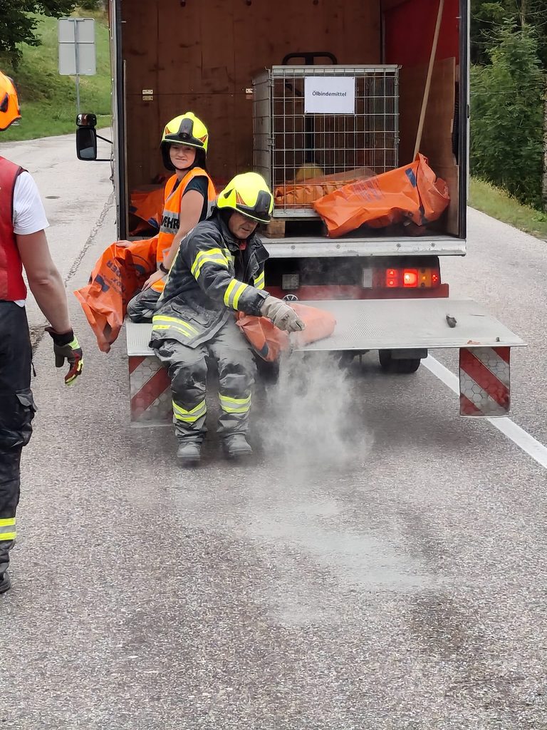 7,6 Kilometer Dieselspur – Großeinsatz in Altmünster